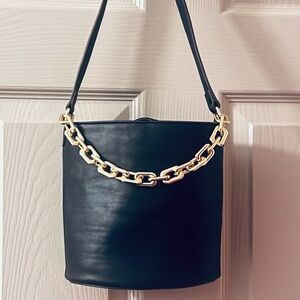 Chic Black Shoulder Bag with Gold Chain
